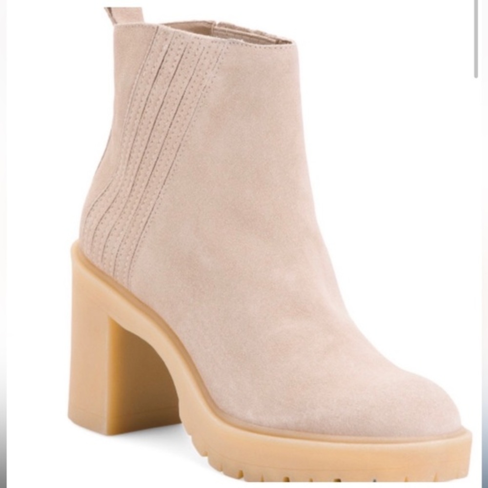 NWT DOLCE VITA Suede Lug Boots in Dune Sz 10